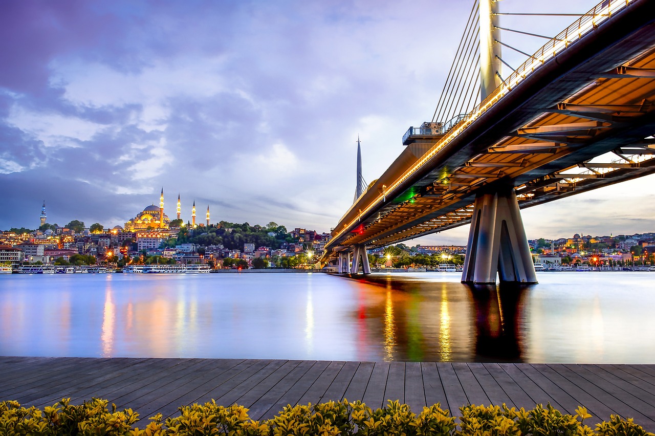Broen over Bosporus i Istanbul